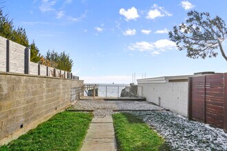6 Meadowbank Rd in Greenwich, CT - Building Photo - Building Photo