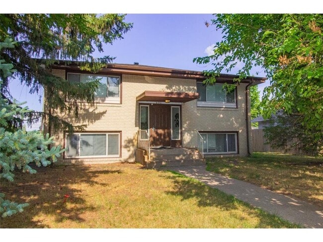 6061 2nd St NE in Fridley, MN - Building Photo - Building Photo