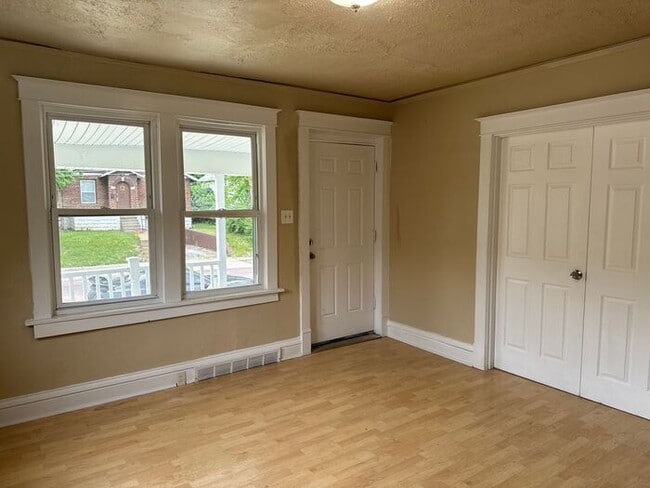 8711 Alva Ave in St. Louis, MO - Building Photo - Building Photo