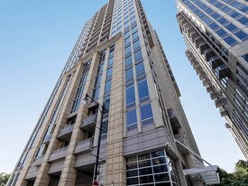 700 N Larrabee St, Unit 1504 in Chicago, IL - Building Photo