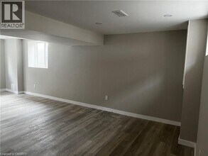 7 Welbourn Dr in Hamilton, ON - Building Photo - Building Photo