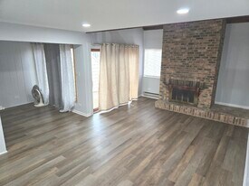 3341 Beacon St in North Chicago, IL - Building Photo