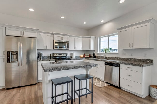 4831 Silver Ridge Rd in Eagle Mountain, UT - Foto de edificio - Building Photo