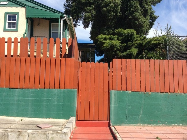 2918 21st Ave in Oakland, CA - Building Photo - Building Photo