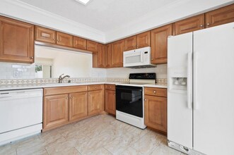 12775 Spinnaker Ln in Wellington, FL - Foto de edificio - Building Photo