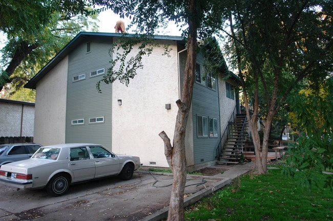 390 Ash Street in Chico, CA - Foto de edificio - Building Photo