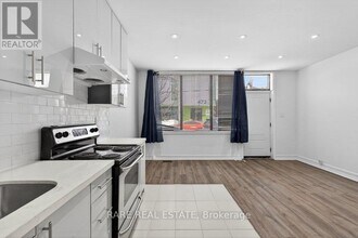 488 Oakwood Ave in Toronto, ON - Building Photo - Building Photo