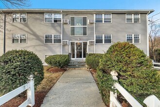 177 Franklin St, Unit 2 in Stoneham, MA - Foto de edificio - Building Photo
