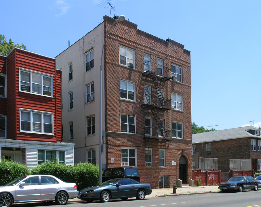 1528 White Plains Rd in Bronx, NY - Foto de edificio