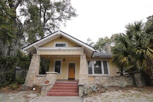834 E University Ave in Gainesville, FL - Building Photo