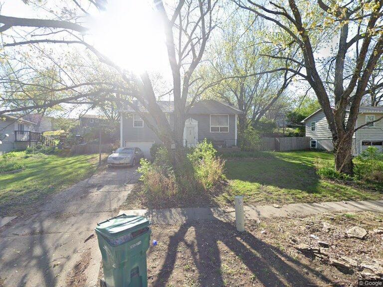 3140 SW Crest Dr in Topeka, KS - Building Photo