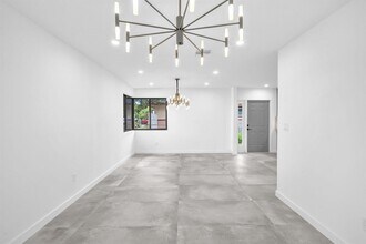 2460 SW 58th Mnr in Fort Lauderdale, FL - Building Photo - Building Photo