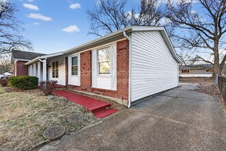 2385 Greenbriar Dr in Florissant, MO - Building Photo - Building Photo