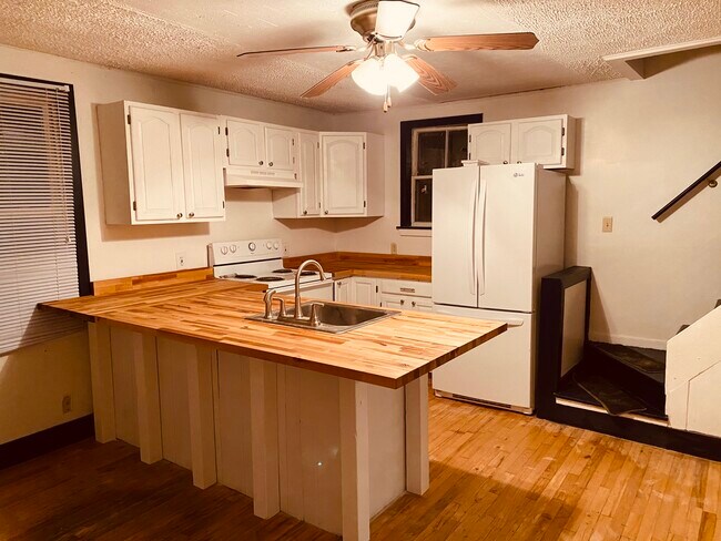 111 Summer St, Unit 3 in Biddeford, ME - Building Photo - Building Photo