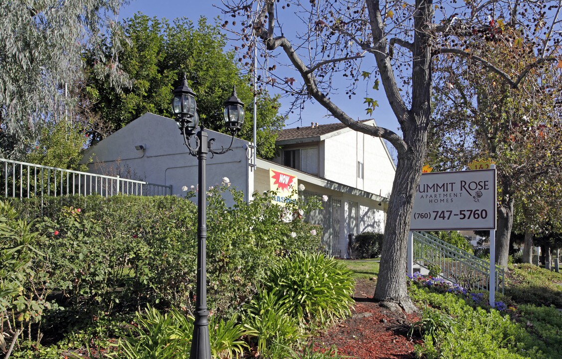 Summit Rose in Escondido, CA - Foto de edificio