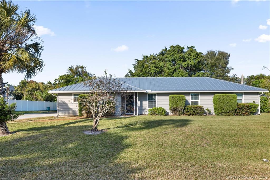 3561 SE Micanopy Terrace in Stuart, FL - Building Photo