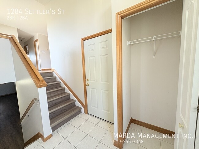 1284 Settler's St in Windsor, ON - Building Photo - Building Photo