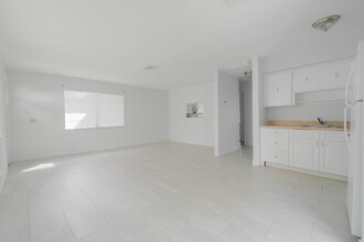 4752 SE Ebbtide Ave in Stuart, FL - Building Photo - Building Photo