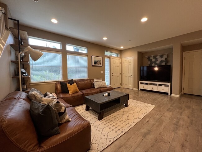 837 Font Ter in San Jose, CA - Building Photo - Building Photo