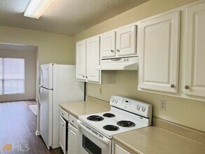 4037 Ravenwood Ct in Union City, GA - Building Photo - Building Photo