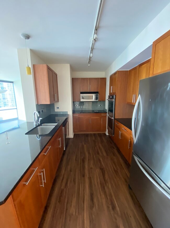 1250 S Michigan Ave, Unit 1808 in Chicago, IL - Building Photo - Building Photo