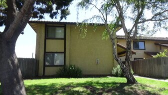 725 Summerwood Ln in Lompoc, CA - Building Photo