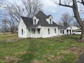 200 Elizabeth St in Hallsville, MO - Building Photo