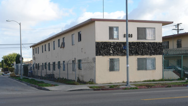 8200 S Main St in Los Angeles, CA - Building Photo - Building Photo