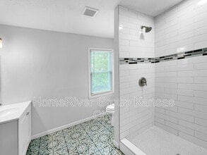 9319 Raytown Rd in Kansas City, MO - Building Photo - Building Photo