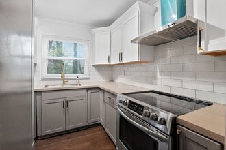 1068 Rebel Forest Dr SE in Atlanta, GA - Building Photo - Building Photo