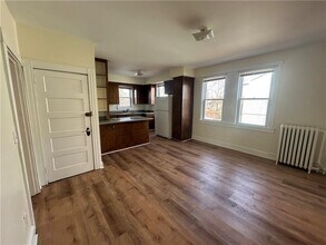 6 Russell Ave in Newport, RI - Building Photo - Building Photo