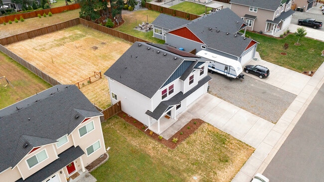 111 Carver Walk SE in Rainier, WA - Building Photo - Building Photo