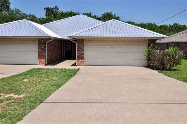 1122 W Spring St in Weatherford, TX - Building Photo