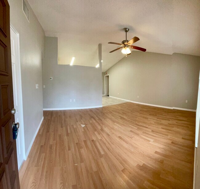 7986 Avenal Loop in New Port Richey, FL - Building Photo - Building Photo