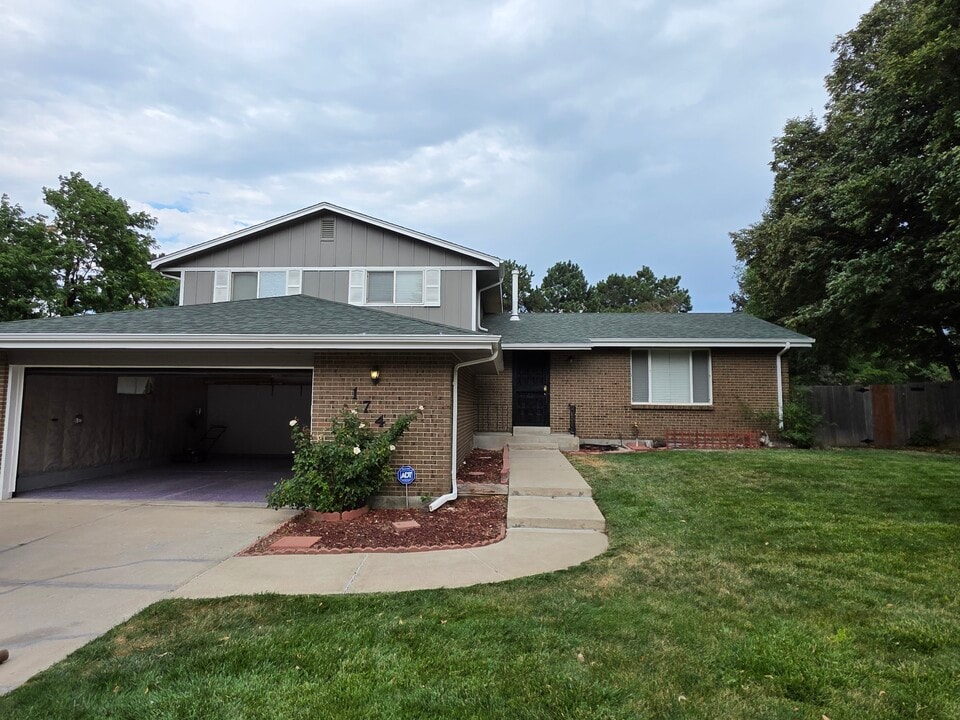 1746 S Pierson St in Lakewood, CO - Building Photo