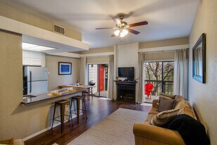 2008 Jones Rd in Austin, TX - Building Photo