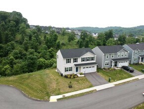 4321 Zenith Ln in South Park, PA - Building Photo - Building Photo