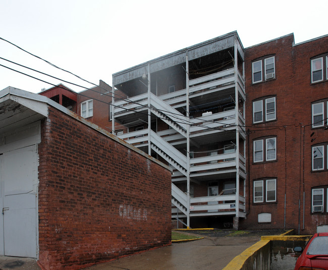 192 Oak St in Holyoke, MA - Foto de edificio - Building Photo