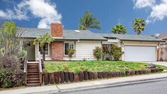 5436 Mantua Ct in San Diego, CA - Building Photo