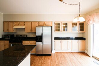 648 W Parkside Dr in Palatine, IL - Building Photo - Building Photo