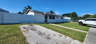 27840 SW 128th Pl in Homestead, FL - Building Photo