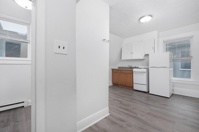 686 Main St, Unit #2 in Malden, MA - Building Photo - Building Photo