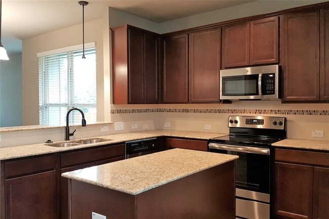 105 Wickersham in Conroe, TX - Building Photo - Building Photo