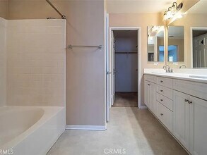 14571 Longwood Ave in Chino, CA - Foto de edificio - Building Photo