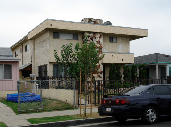 11516 Eucalyptus Ave in Hawthorne, CA - Building Photo - Building Photo