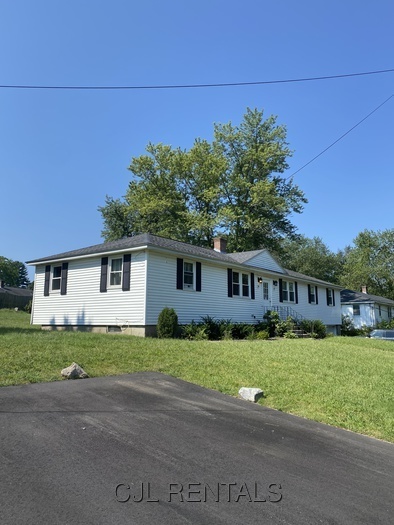 27 Evergreen Ave in Bedford, MA - Building Photo