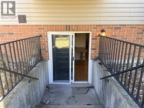 1126 Banwell Rd in Windsor, ON - Building Photo - Building Photo