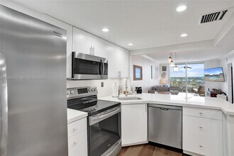 1391 S Ocean Blvd in Pompano Beach, FL - Building Photo - Building Photo