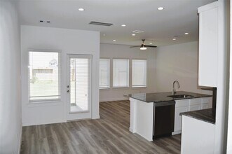 10212 Berkeley Spgs Trl in Houston, TX - Building Photo - Building Photo