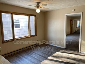 217 Central Ave S in Valley City, ND - Building Photo - Building Photo